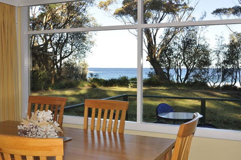 Pebbly Beach Shacks - Holiday Sunshine Coast 1