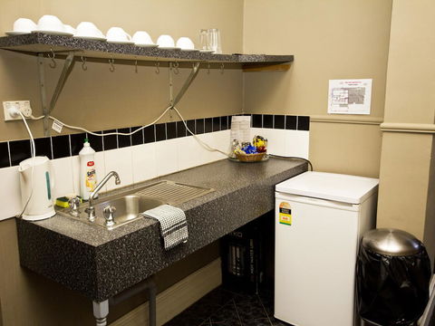 Peden's Hotel - Sunshine Coast Tourism 3