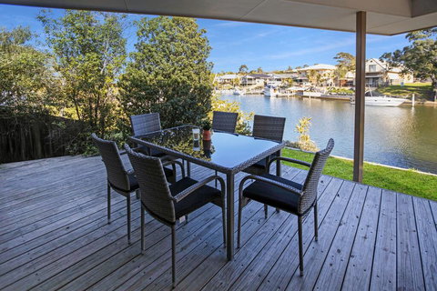 Pelican Brief - Relaxing Canal Frontage - Holiday Sunshine Coast 2