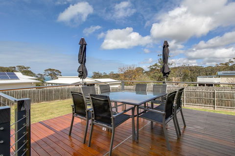 Pelican House - Sunshine Coast Tourism 2