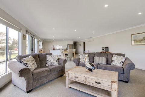 Pelican House - Sunshine Coast Tourism 1