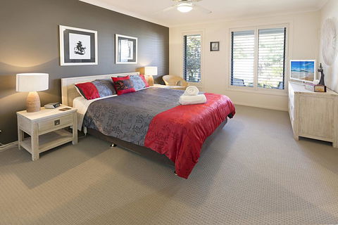 Pelican Landing - Stunning Lake King Views - Sunshine Coast Tourism 2