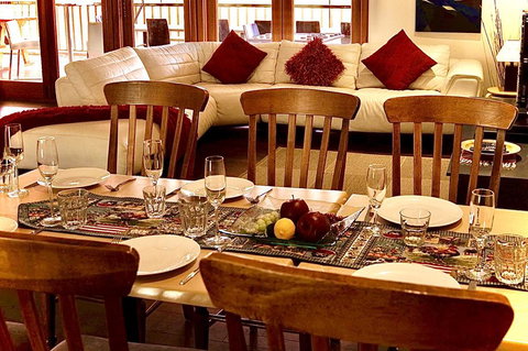 Pemberton Lodge - Holiday Sunshine Coast 2