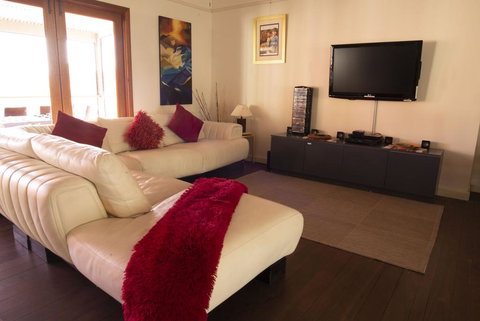 Pemberton Lodge - Holiday Sunshine Coast 3