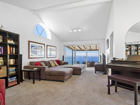 Penguin Head Retreat - Fabulous Views - Holiday Sunshine Coast 1