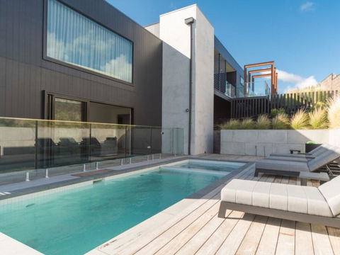Peninsula Hot Springs Designer Home! - Holiday Sunshine Coast 1