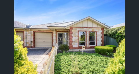 Perfect Location Central Modern Cottage - Free WiFi - Holiday Sunshine Coast 2
