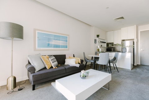 Perfect Location, Spacious 2BR Apt Near Flinders Station - Holiday Sunshine Coast 0
