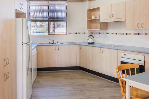 PERFECTLY POSITIONED BEACHFRONT APARTMENT-GREAT LOCATION WITH OCEAN VIEWS - Sunshine Coast Tourism 1