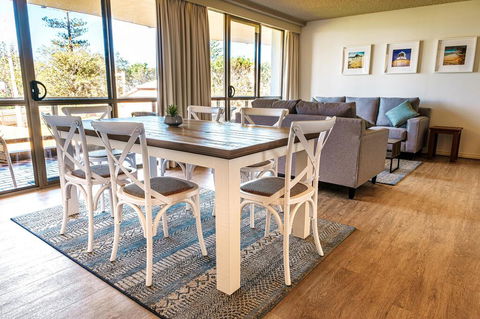 PERFECTLY POSITIONED BEACHFRONT APARTMENT-GREAT LOCATION WITH OCEAN VIEWS - Sunshine Coast Tourism 2