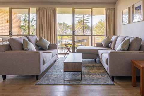 PERFECTLY POSITIONED BEACHFRONT APARTMENT-GREAT LOCATION WITH OCEAN VIEWS - Sunshine Coast Tourism 3