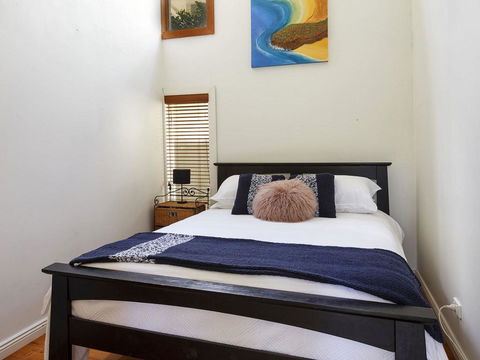 Pet Friendly - Bennetts Beach Cottage - Holiday Sunshine Coast 2