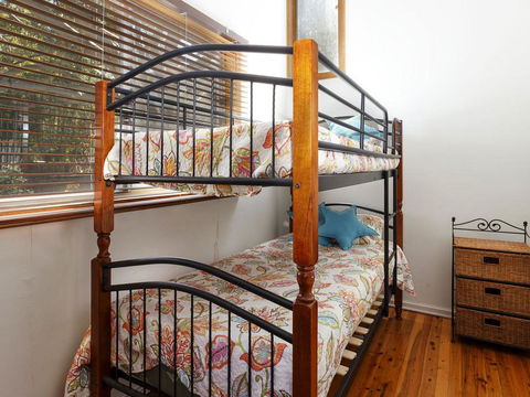 Pet Friendly - Bennetts Beach Cottage - Holiday Sunshine Coast 3