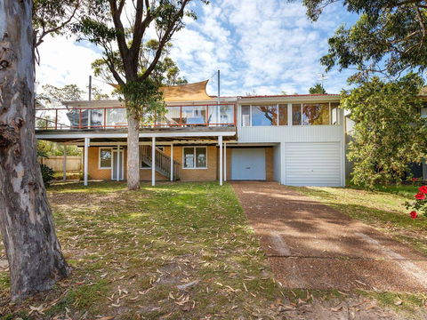 Pet Friendly 4 Bedroom Holiday Home - River Views - Holiday Sunshine Coast 0