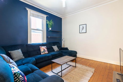 PET FRIENDLY FAMILY HOME WILLOUGHBY - Sunshine Coast Tourism 0