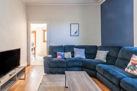 PET FRIENDLY FAMILY HOME WILLOUGHBY - Sunshine Coast Tourism 3