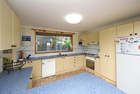 Pet Friendly Lentara St 10 - Fingal Bay - Sunshine Coast Tourism 3