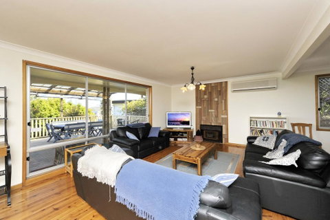 Pet Friendly Lentara St 10 - Fingal Bay - Sunshine Coast Tourism 1