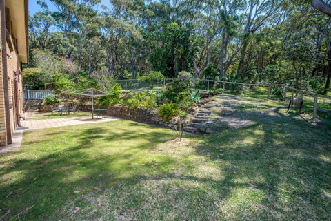 Pet Friendly Lentara St 8 - Fingal Bay - Sunshine Coast Tourism 1