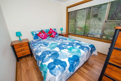Pet Friendly Lentara St 8 - Fingal Bay - Sunshine Coast Tourism 2