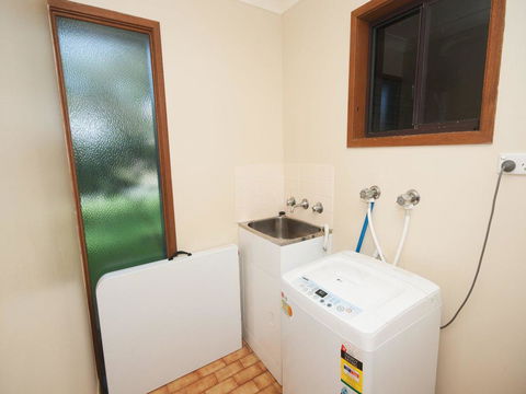 Pet Friendly On Pelican - Close To Myall River - Holiday Sunshine Coast 3