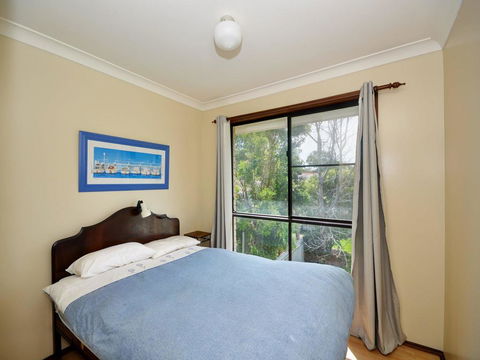 Pet Friendly On Pelican - Close To Myall River - Holiday Sunshine Coast 1