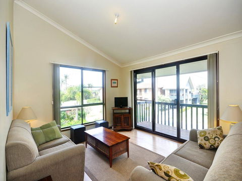 Pet Friendly On Pelican - Close To Myall River - Holiday Sunshine Coast 0