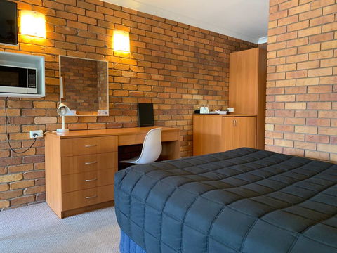 Peter Allen Motor Inn - Sunshine Coast Tourism 0