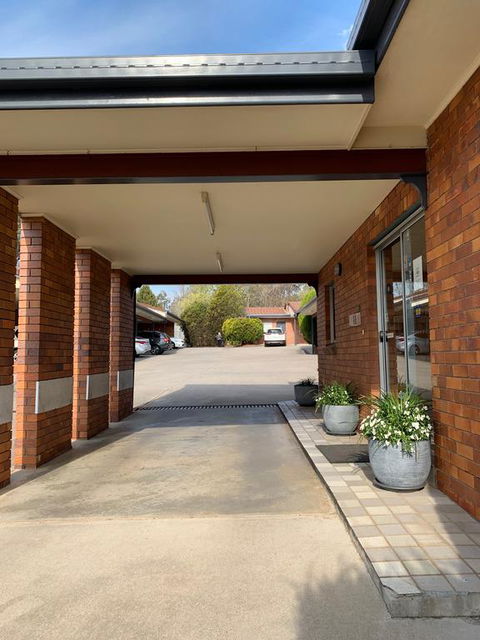 Peter Allen Motor Inn - Sunshine Coast Tourism 1