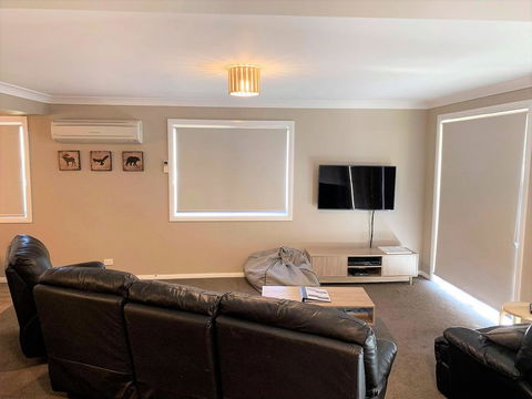 Petersdorf 2 - Jindabyne Townhouse - Sunshine Coast Tourism 3