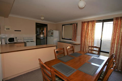 Petersdorf 4/129 Gippsland Street - Sunshine Coast Tourism 1