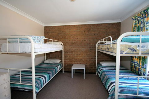 Petersdorf 4/129 Gippsland Street - Sunshine Coast Tourism 2