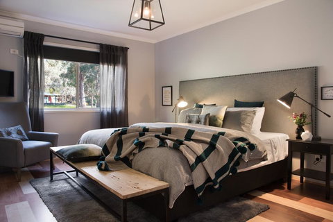 Phoenix - Sunshine Coast Tourism 0