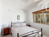 Picture perfect Lizzie Palms 2