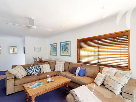 Picturesque Lizzie Palms 1 - Sunshine Coast Tourism 1