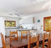 Picturesque Lizzie Palms 1 - Sunshine Coast Tourism