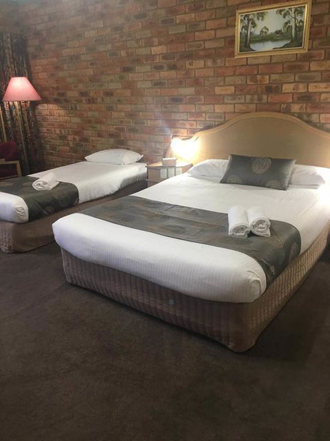 Pines Country Club Motor Inn - Holiday Sunshine Coast 3
