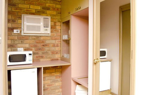Pines Country Club Motor Inn - Holiday Sunshine Coast 0