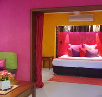 Pink Flamingo Resort - Sunshine Coast Tourism