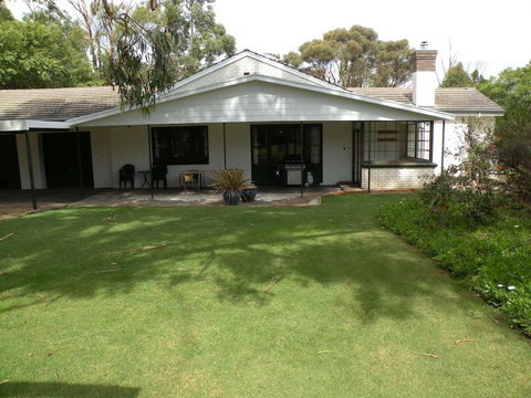 Pinkerton Hill Naracoorte - Holiday Sunshine Coast 0