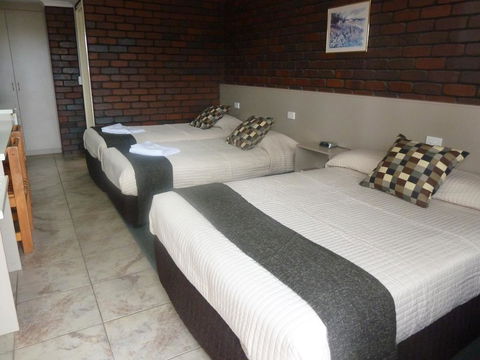 Pioneer Lodge Motel - Holiday Sunshine Coast 0