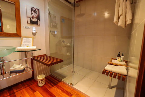 PK Illusions - Sunshine Coast Tourism 1