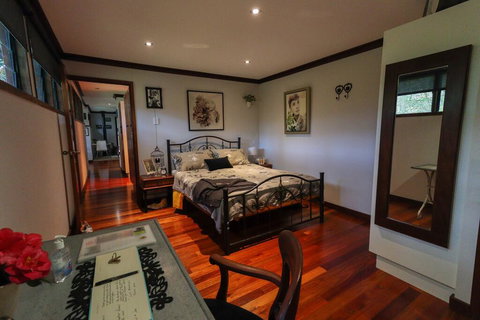 PK Illusions - Sunshine Coast Tourism 2