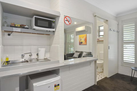 Pleasant Way River Lodge - Sunshine Coast Tourism 1