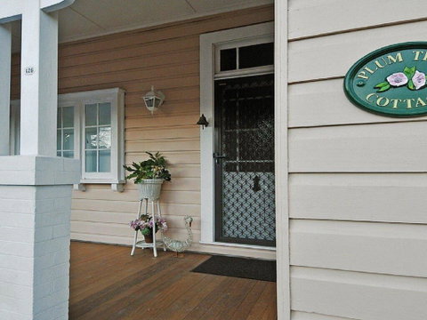 Plum Tree Cottage - Warm, Cosy & Walk To Town - Sunshine Coast Tourism 1