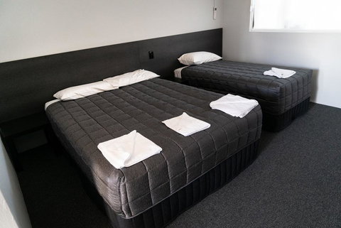 Plumpton Hotel - Sunshine Coast Tourism 2