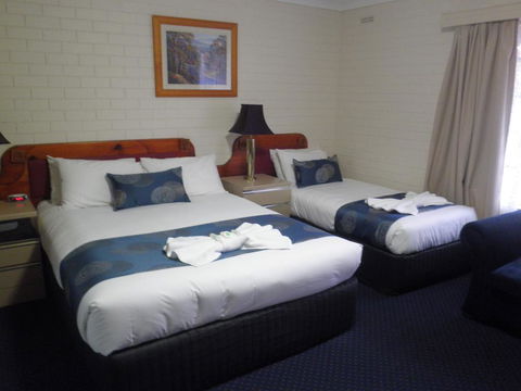 Poet's Recall Motel - Sunshine Coast Tourism 3
