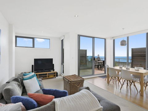 POINT GREY APARTMENT 2 - Ocean VIews With Wifi - Sunshine Coast Tourism 2