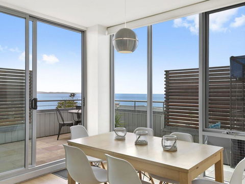 POINT GREY APARTMENT 2 - Ocean VIews With Wifi - Sunshine Coast Tourism 3