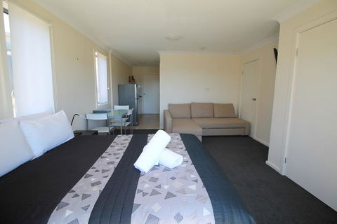 Poley Cow Studio - Sunshine Coast Tourism 1